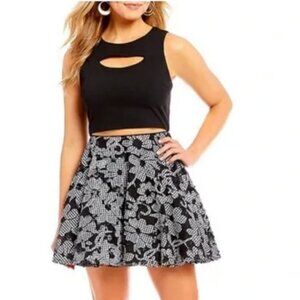 Jodi Kristopher Women's Junior 9 Black Skirt with Back and White Plaid Floral